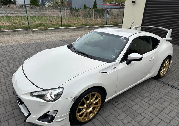 Toyota GT86 cena 89999 przebieg: 70000, rok produkcji 2013 z Serock małe 497